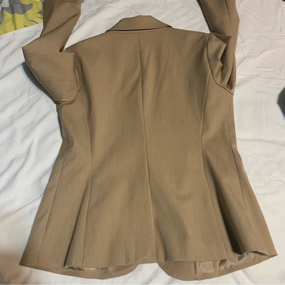 New York & Company 7th Avenue Design Studio Tan/Brown Blazer/Jacket. Size 8. - Picture 4 of 16